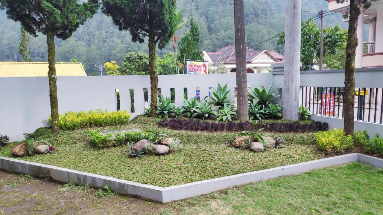 Villa Batumarta Tawangmangu Esterno foto